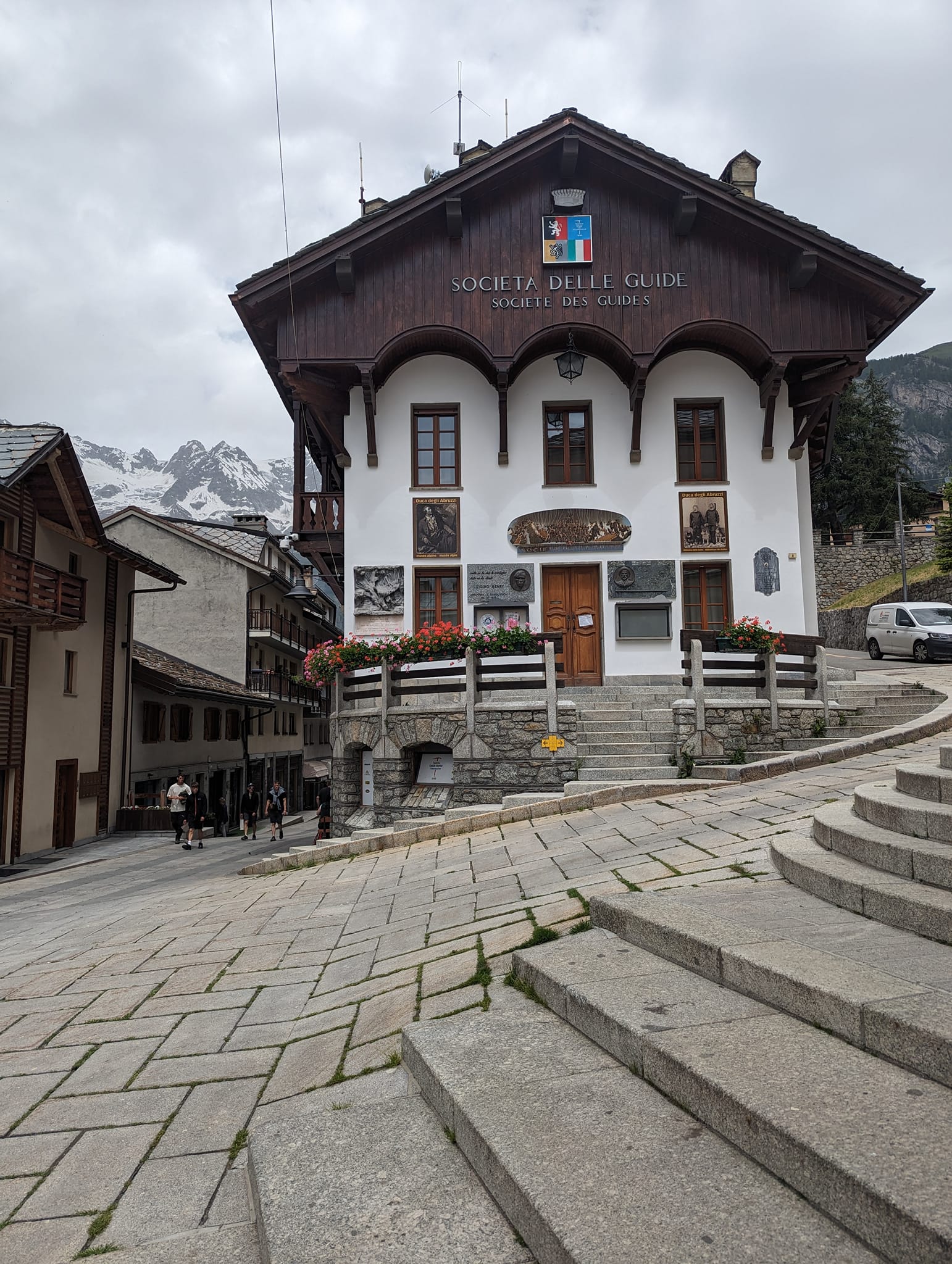 Società delle Guide Alpine di Courmayeur