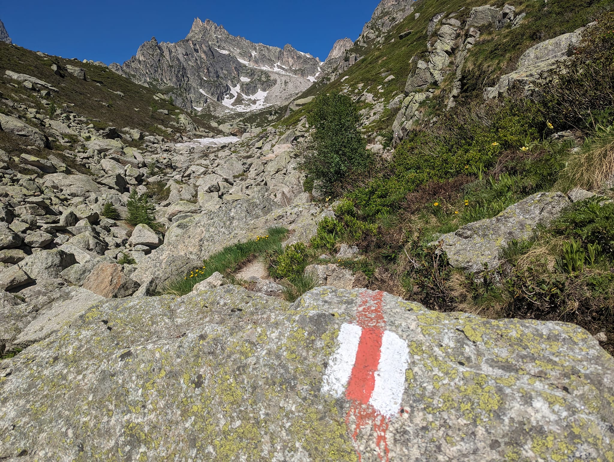 Nå kommer partiet med store steiner. Dette var virkelig tungt i varmen.