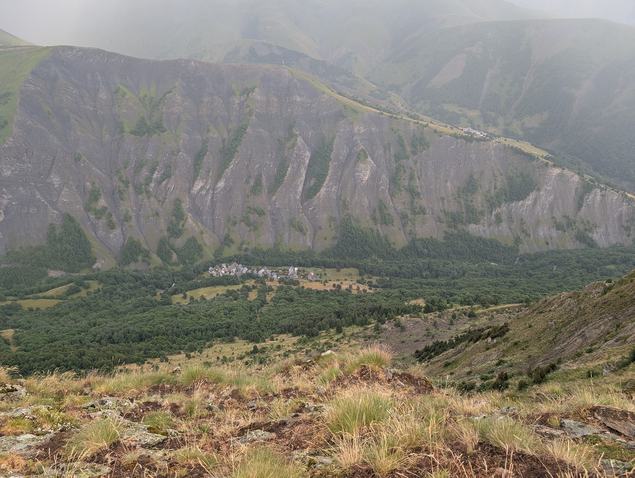 Langt der nede skimtes Clavans-le-Bas