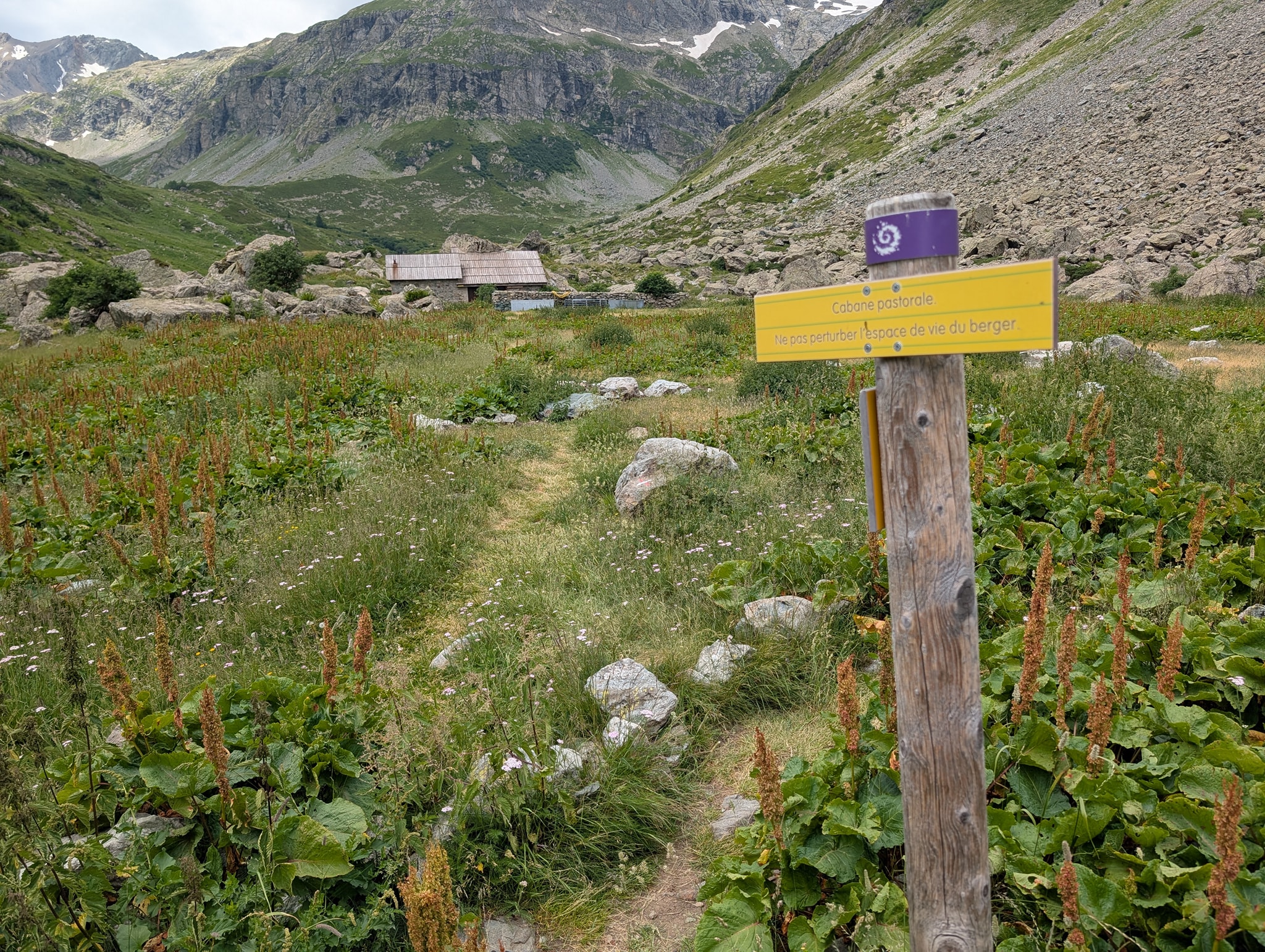 Cabane Jas-Lacroix er en ubetjent hytte som kan benyttes av alle.