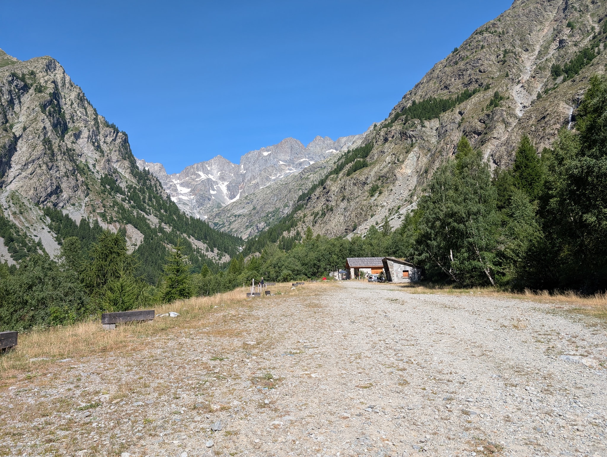 Nærmer meg kafeen Buvette