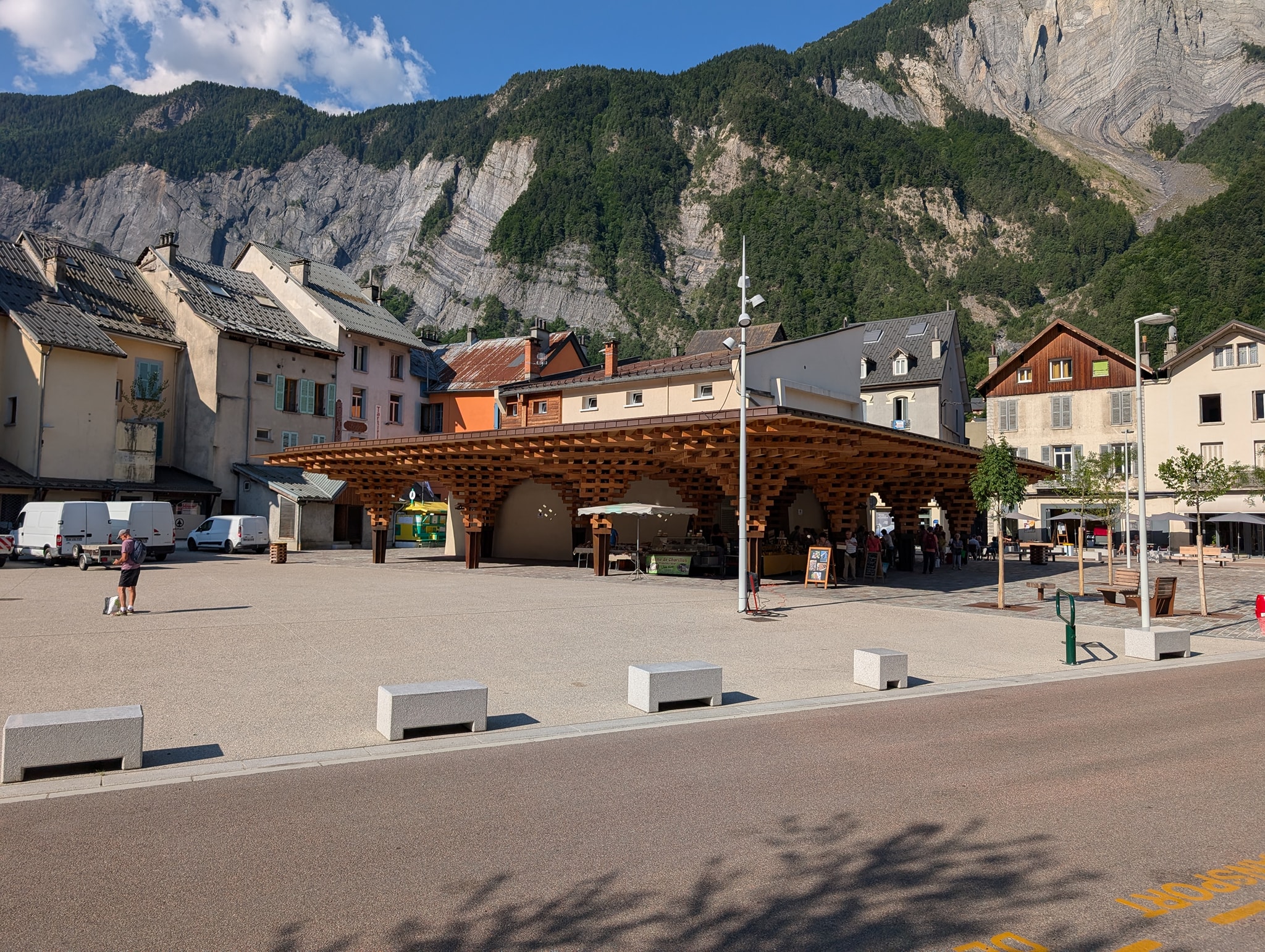 Tilbake i Le Bourg d'Osains igjen. Turen er fullført!🥳🍻
