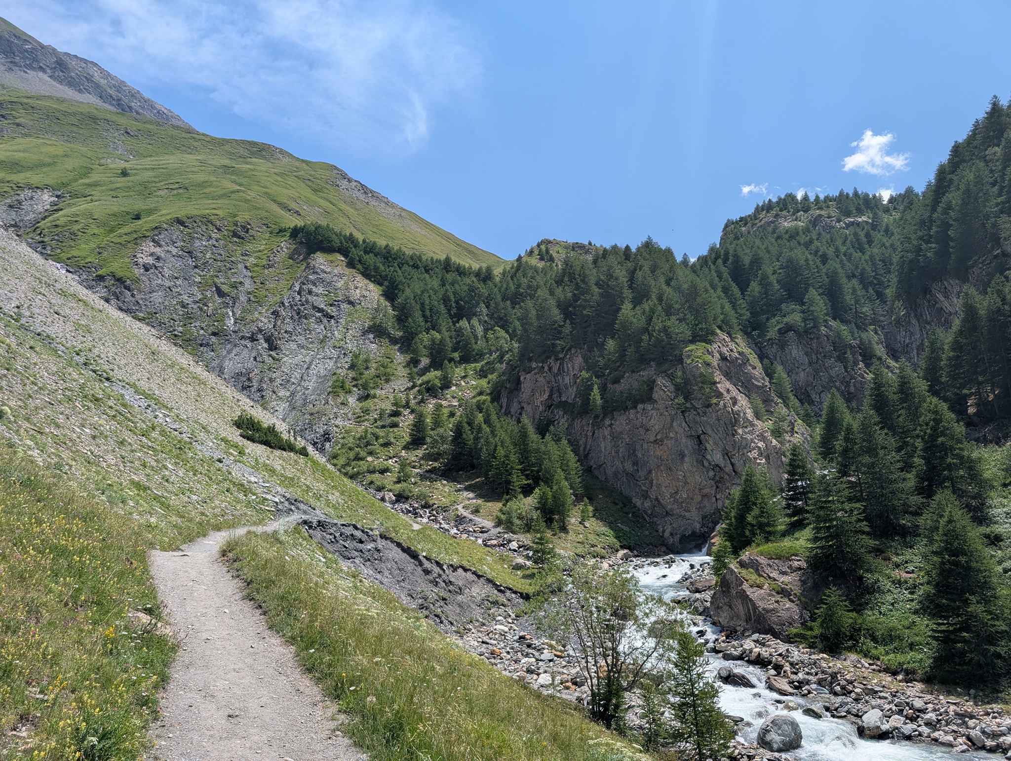 Innerst i dalen begynner stigningen.
