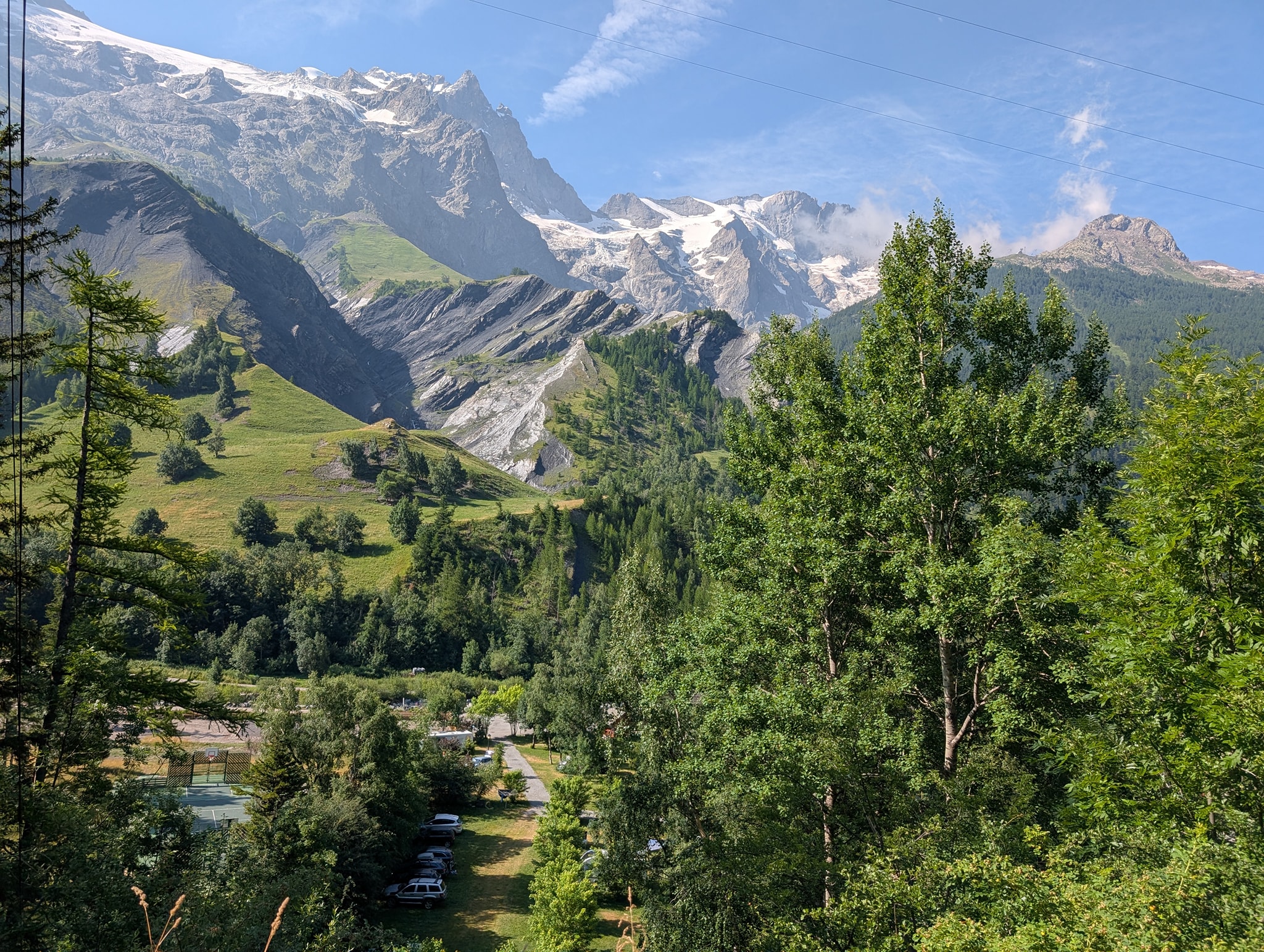 På vei ut av La Grave passer jeg campingen.