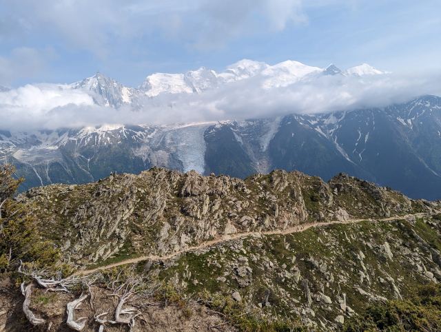 På vei ned fra Brevent med fin utsikt mot Mont Blanc
